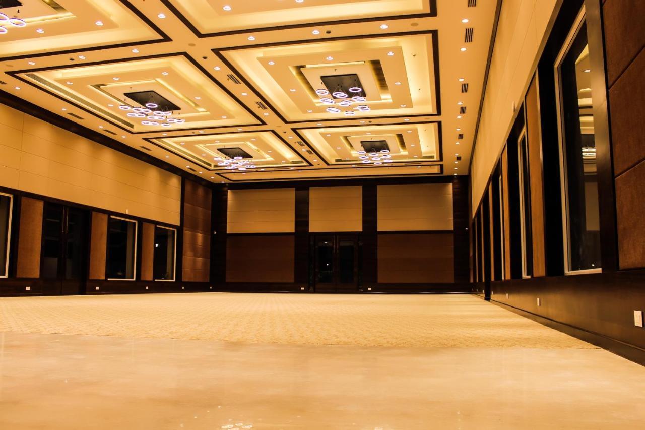 Hotel Rajhans Abhinandan Bhopal Dış mekan fotoğraf