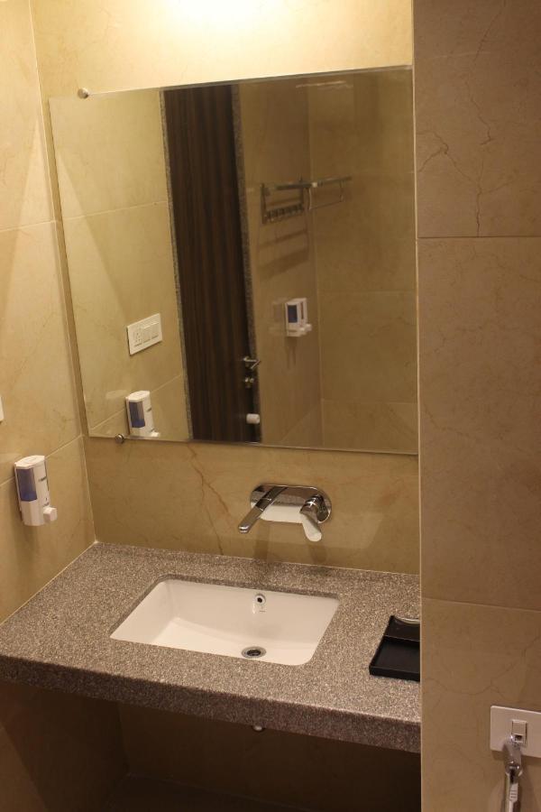 Hotel Rajhans Abhinandan Bhopal Dış mekan fotoğraf