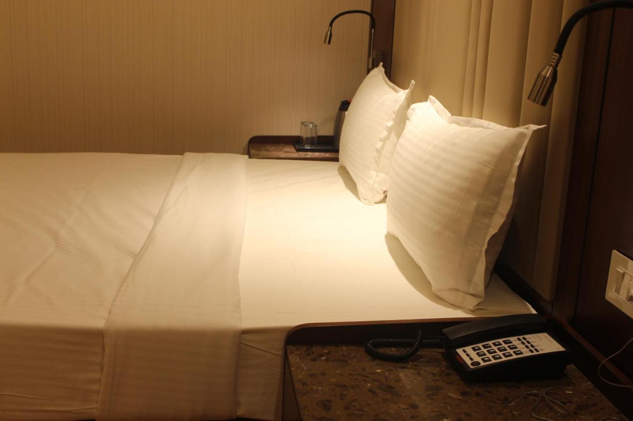 Hotel Rajhans Abhinandan Bhopal Dış mekan fotoğraf