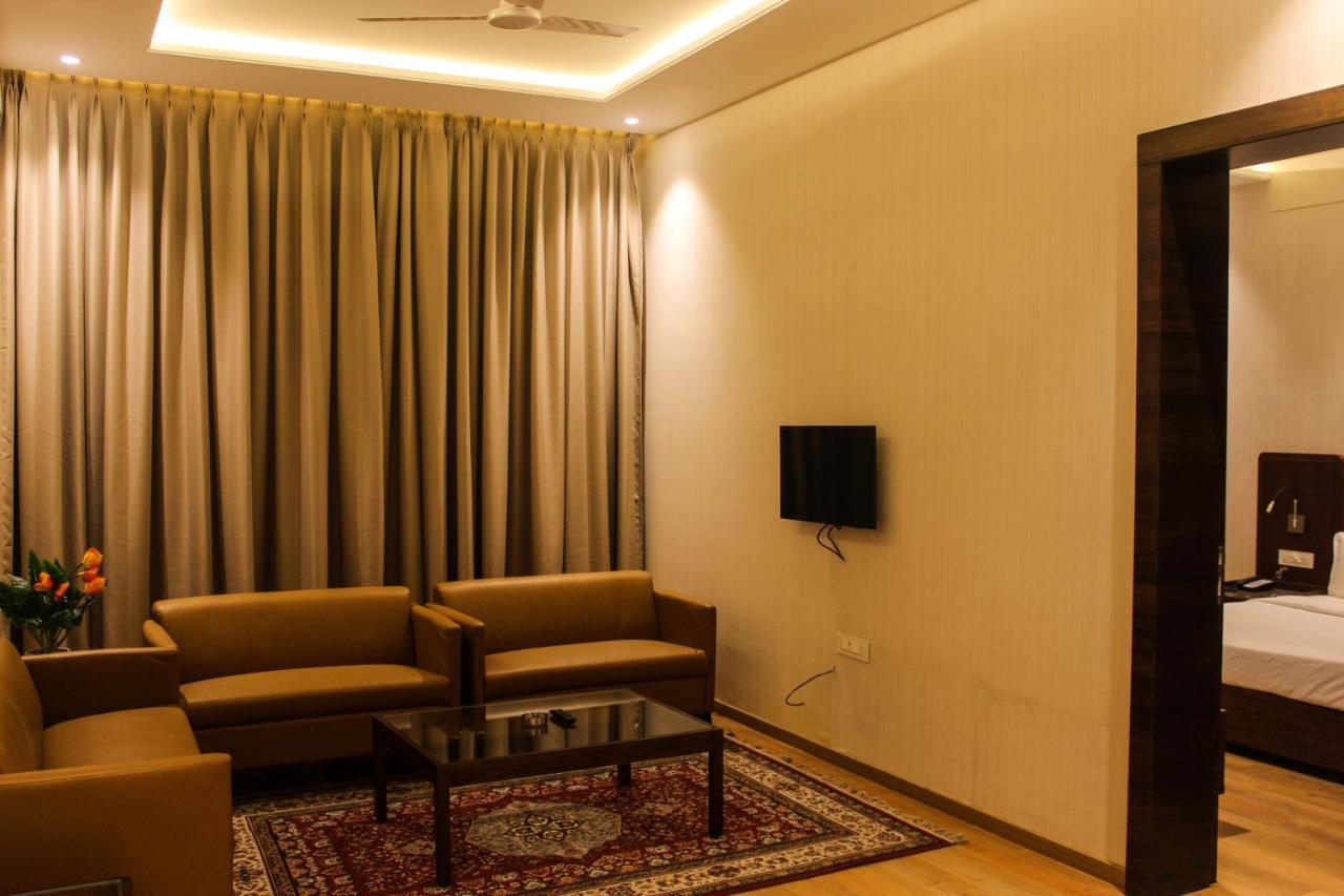 Hotel Rajhans Abhinandan Bhopal Dış mekan fotoğraf
