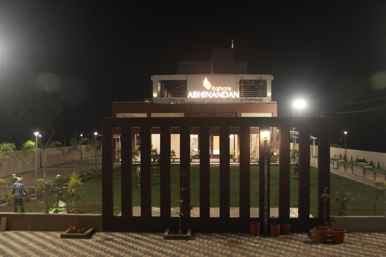 Hotel Rajhans Abhinandan Bhopal Dış mekan fotoğraf