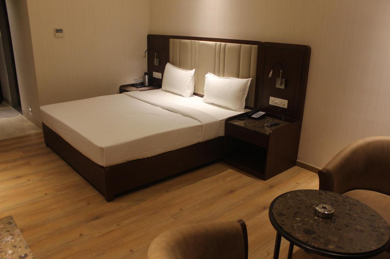 Hotel Rajhans Abhinandan Bhopal Dış mekan fotoğraf