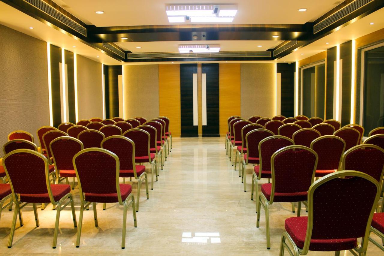 Hotel Rajhans Abhinandan Bhopal Dış mekan fotoğraf