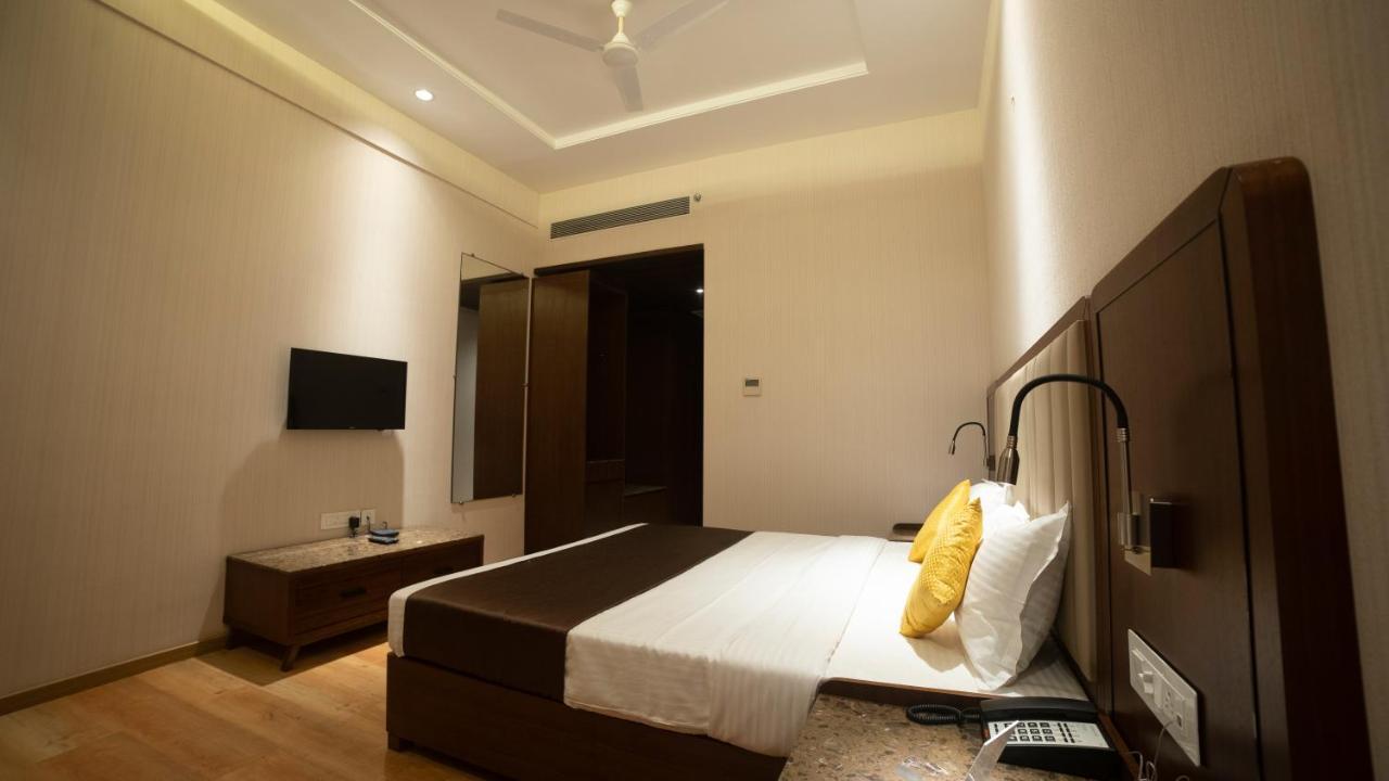 Hotel Rajhans Abhinandan Bhopal Dış mekan fotoğraf