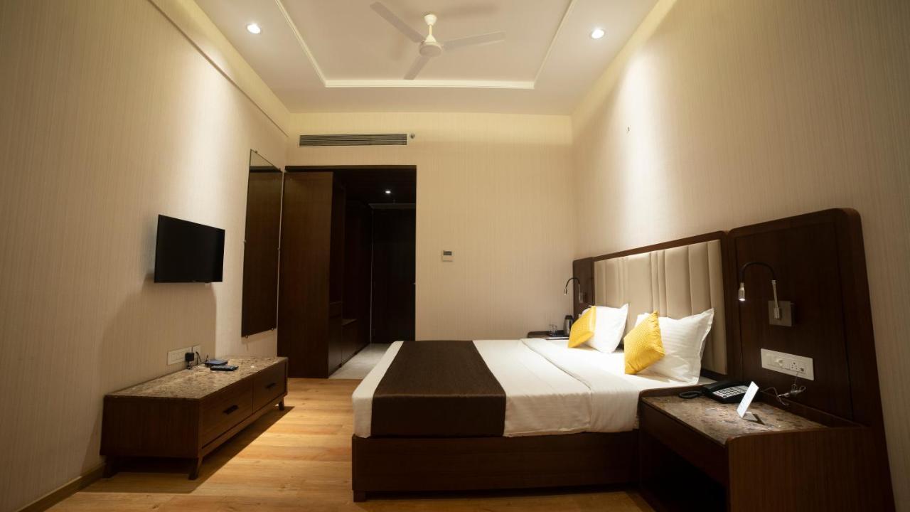 Hotel Rajhans Abhinandan Bhopal Dış mekan fotoğraf