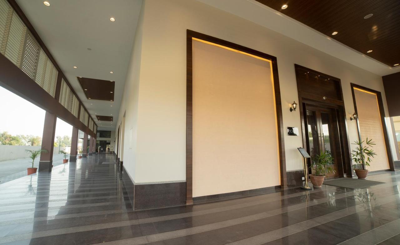 Hotel Rajhans Abhinandan Bhopal Dış mekan fotoğraf