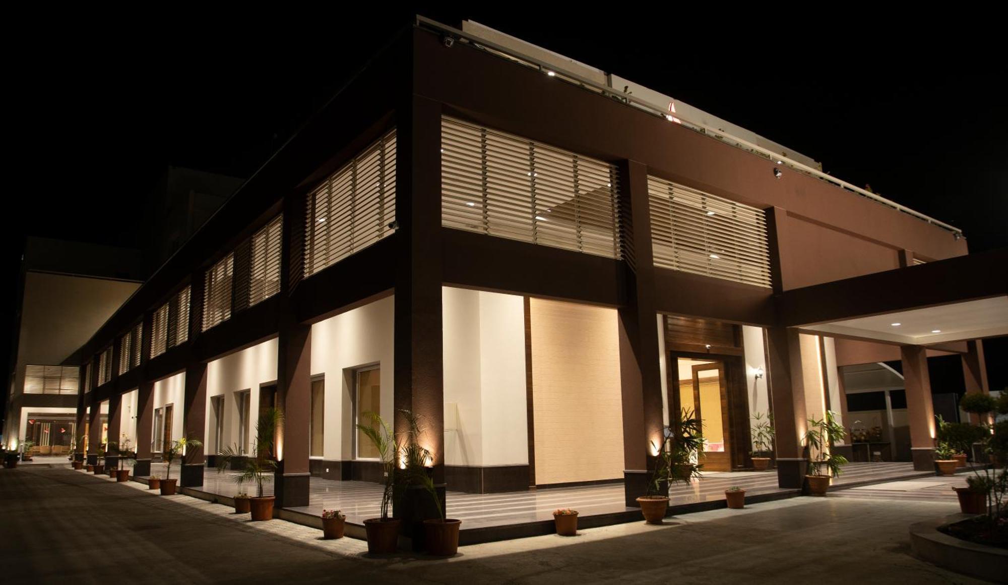 Hotel Rajhans Abhinandan Bhopal Dış mekan fotoğraf