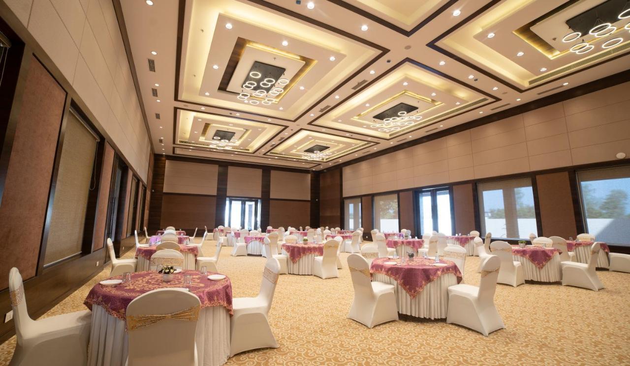 Hotel Rajhans Abhinandan Bhopal Dış mekan fotoğraf