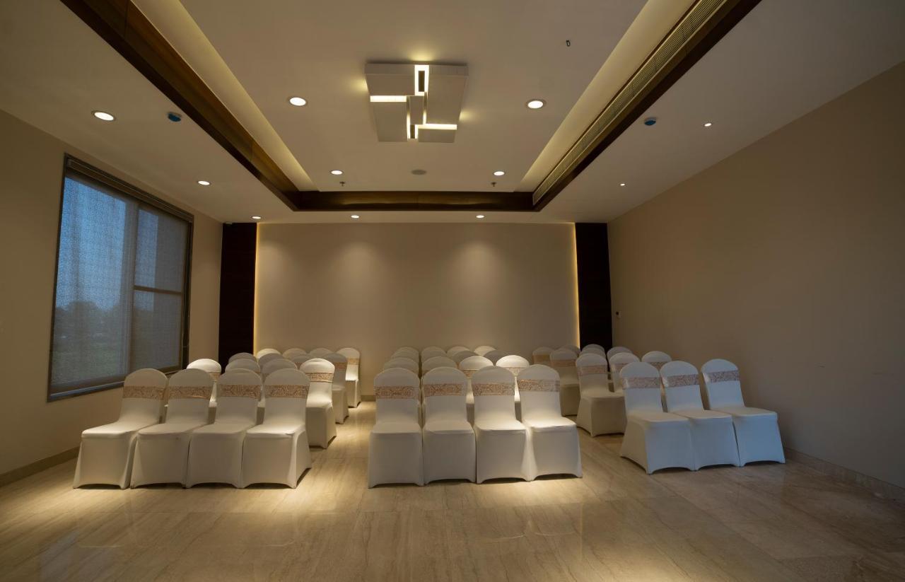 Hotel Rajhans Abhinandan Bhopal Dış mekan fotoğraf