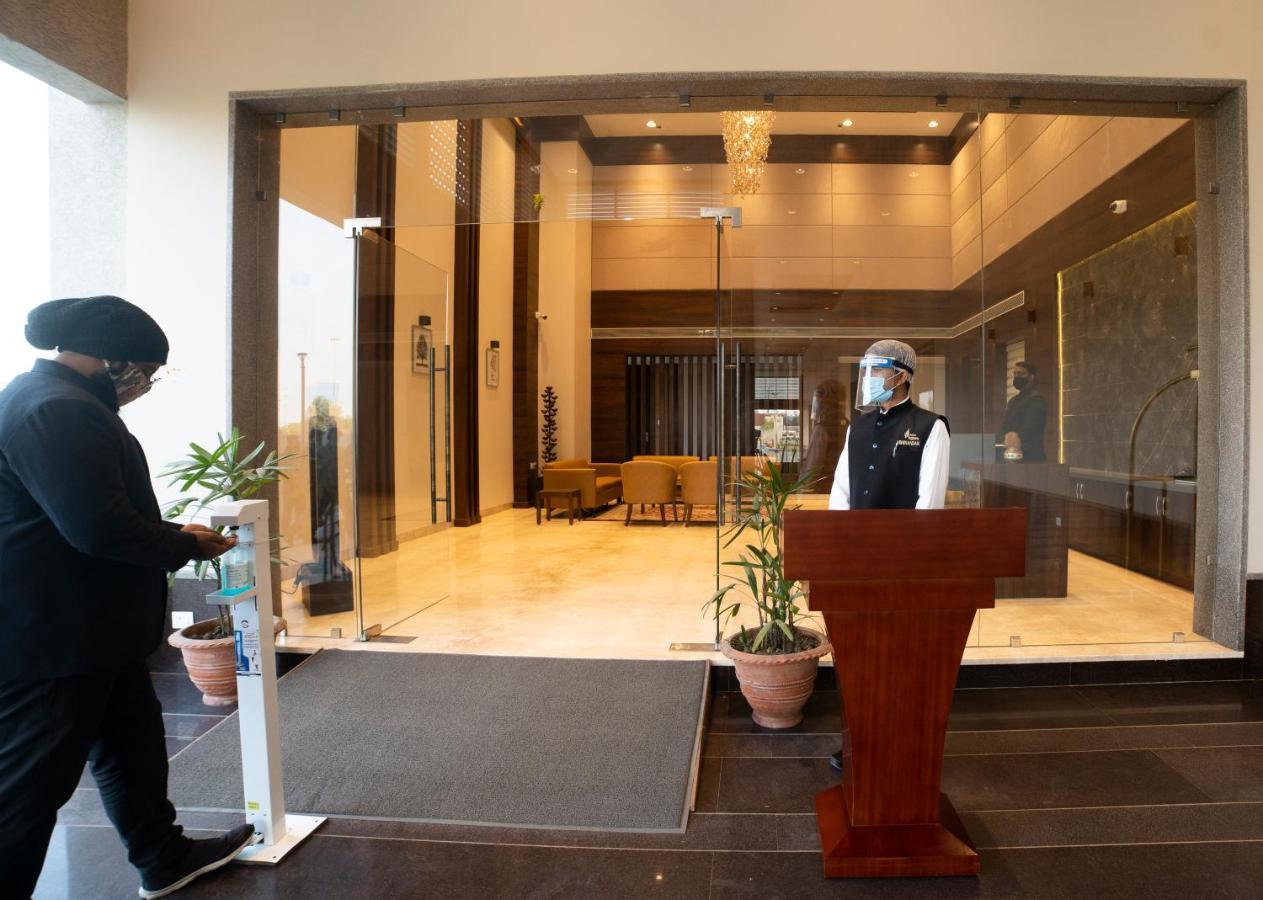 Hotel Rajhans Abhinandan Bhopal Dış mekan fotoğraf