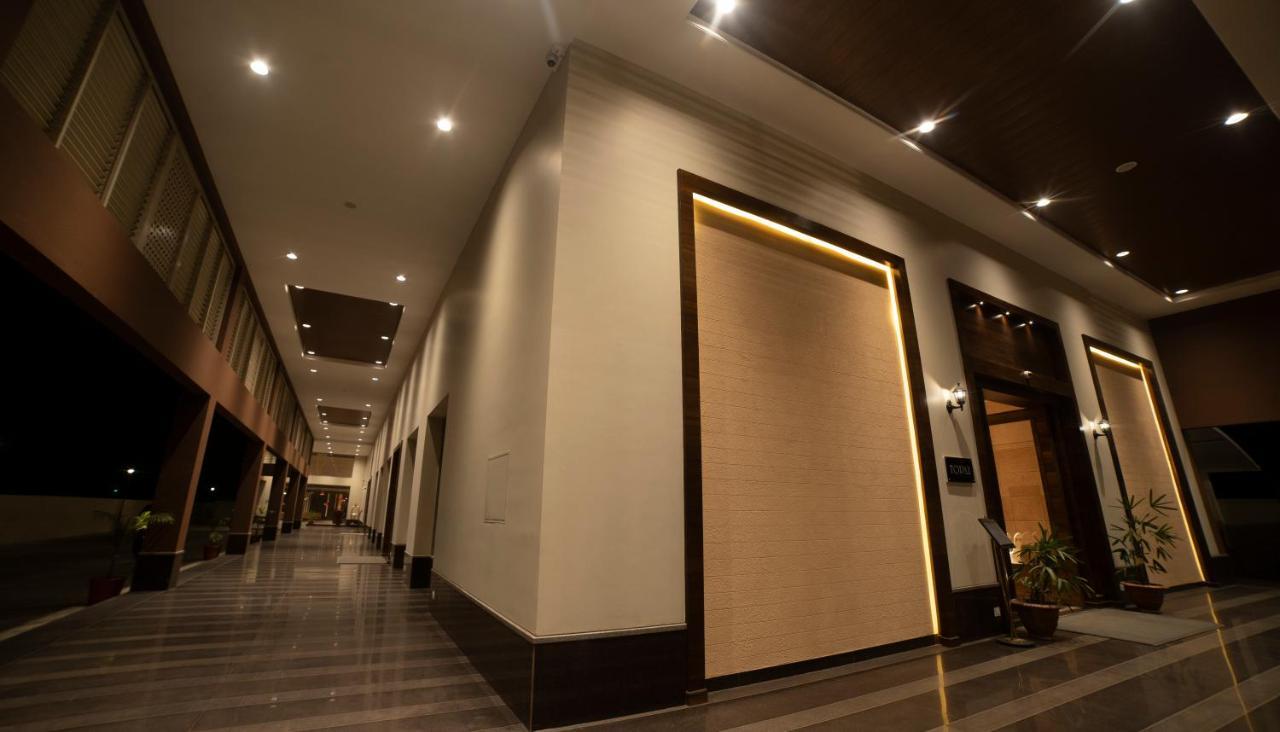 Hotel Rajhans Abhinandan Bhopal Dış mekan fotoğraf