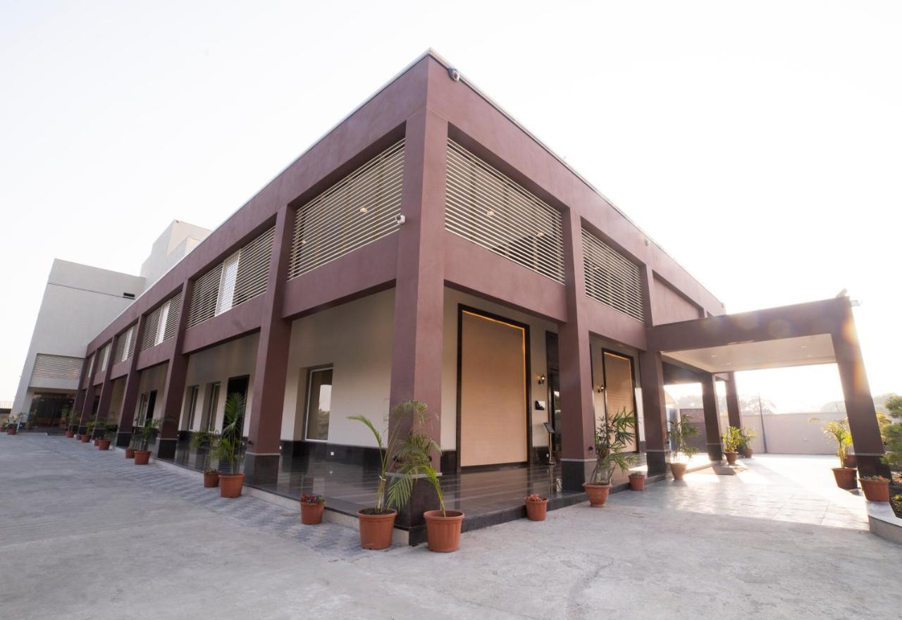 Hotel Rajhans Abhinandan Bhopal Dış mekan fotoğraf