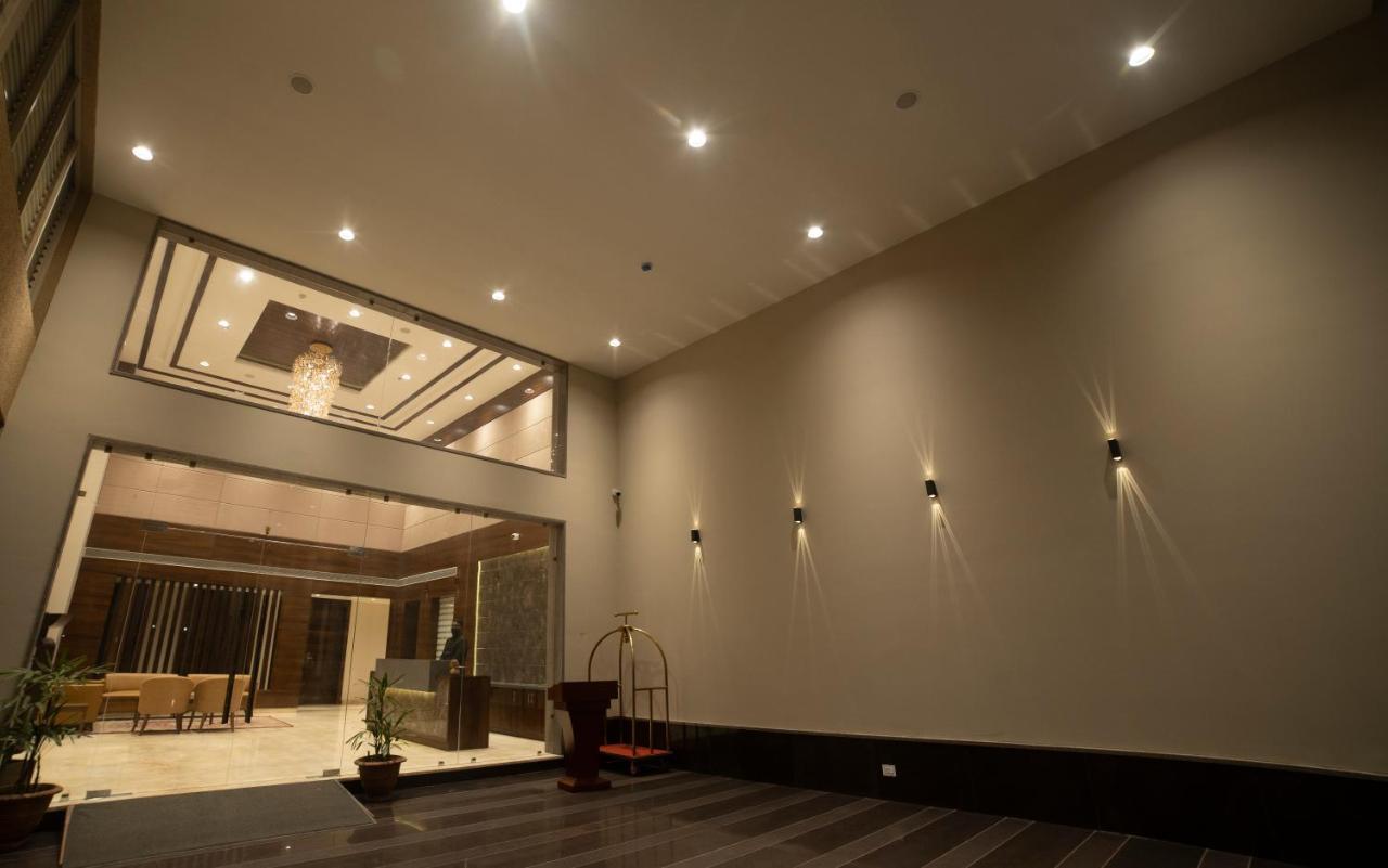 Hotel Rajhans Abhinandan Bhopal Dış mekan fotoğraf