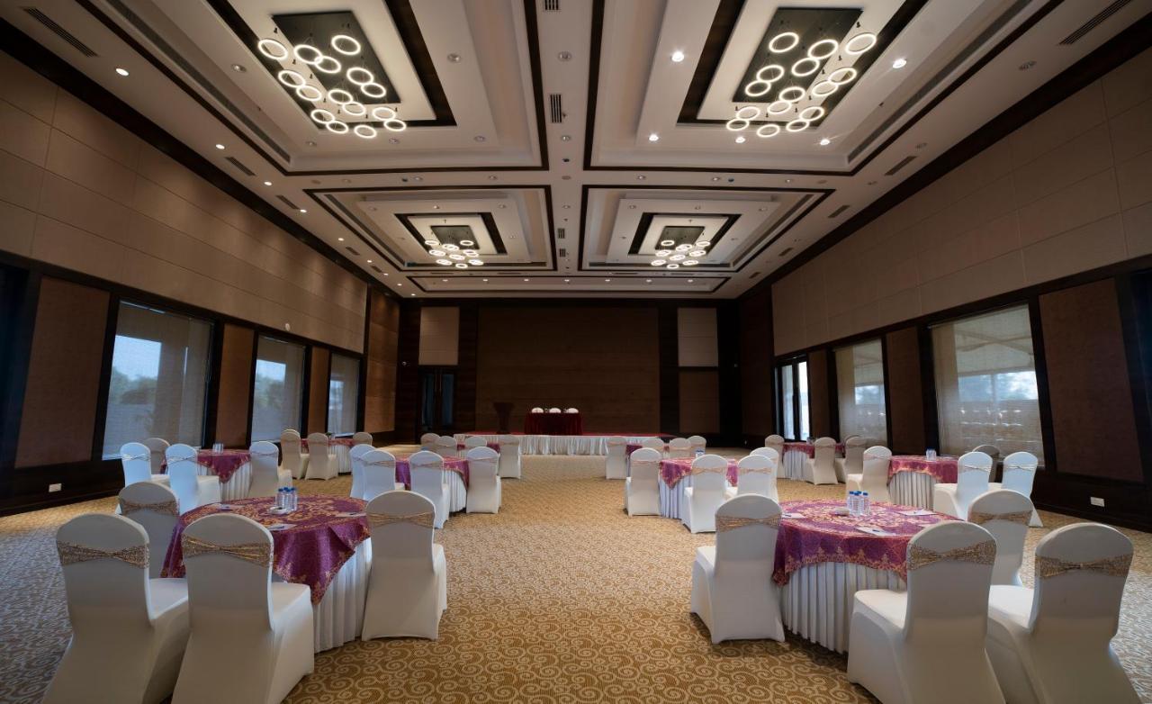 Hotel Rajhans Abhinandan Bhopal Dış mekan fotoğraf
