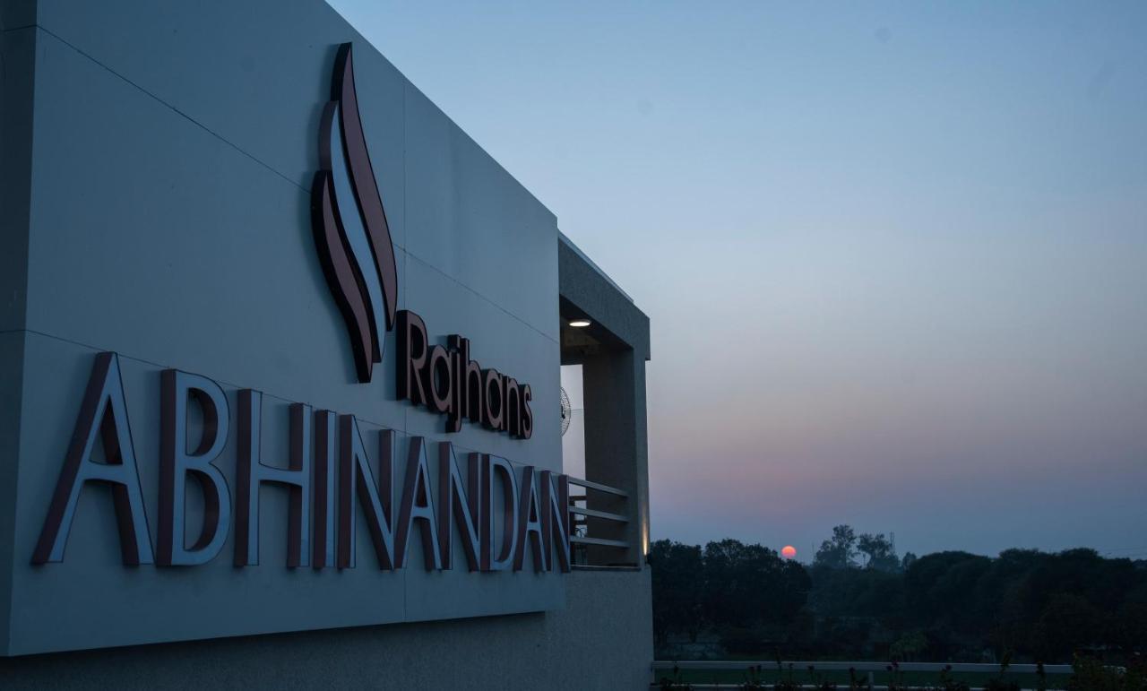 Hotel Rajhans Abhinandan Bhopal Dış mekan fotoğraf