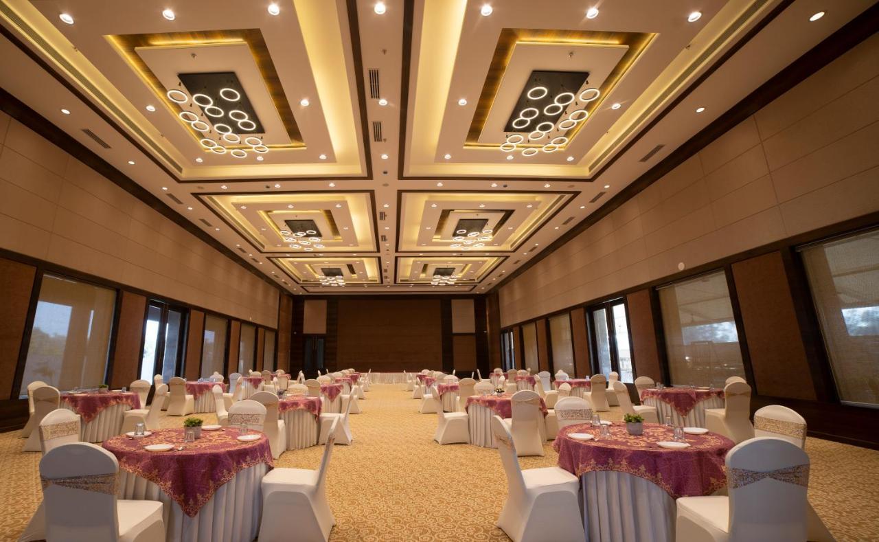 Hotel Rajhans Abhinandan Bhopal Dış mekan fotoğraf