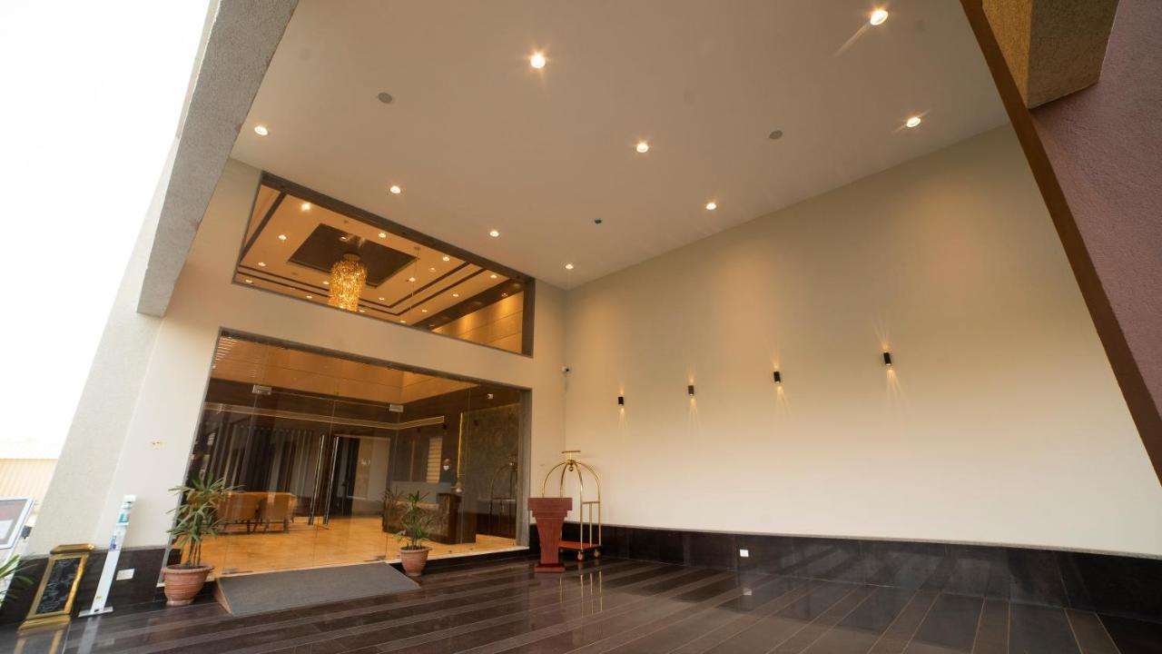 Hotel Rajhans Abhinandan Bhopal Dış mekan fotoğraf