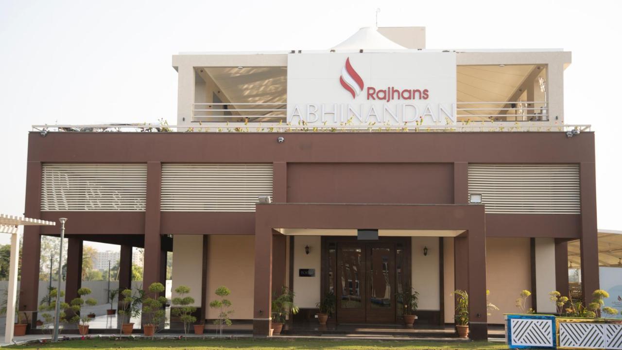 Hotel Rajhans Abhinandan Bhopal Dış mekan fotoğraf