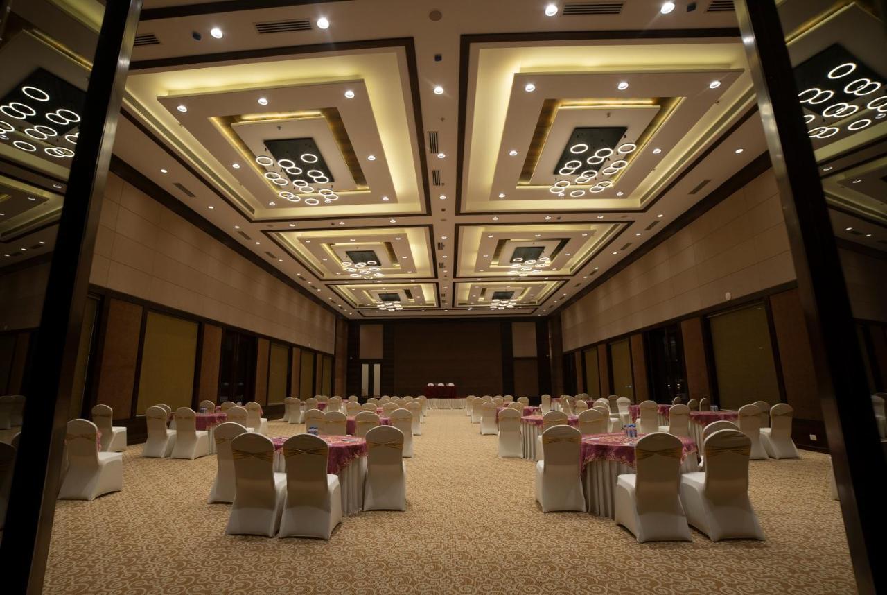 Hotel Rajhans Abhinandan Bhopal Dış mekan fotoğraf