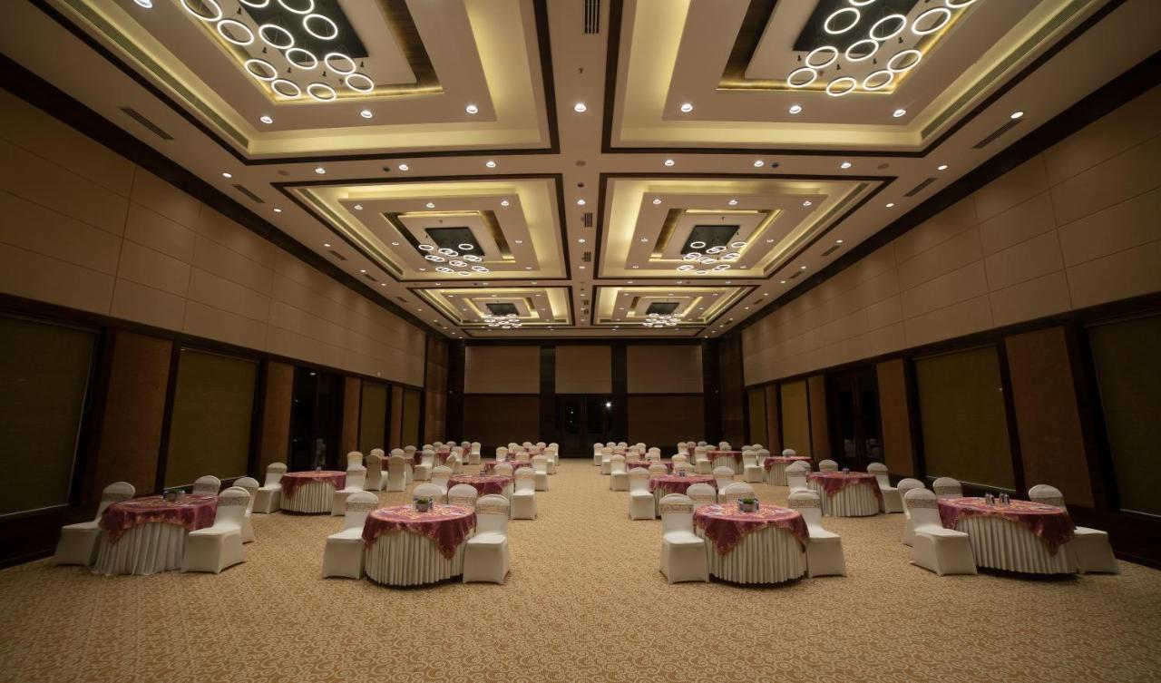 Hotel Rajhans Abhinandan Bhopal Dış mekan fotoğraf
