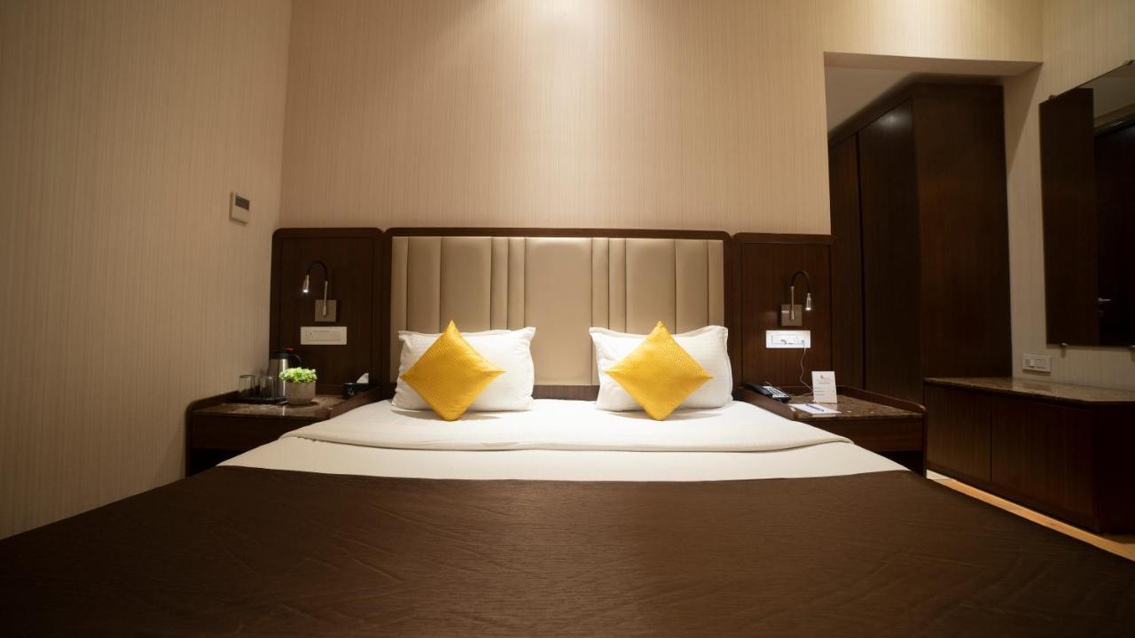 Hotel Rajhans Abhinandan Bhopal Dış mekan fotoğraf