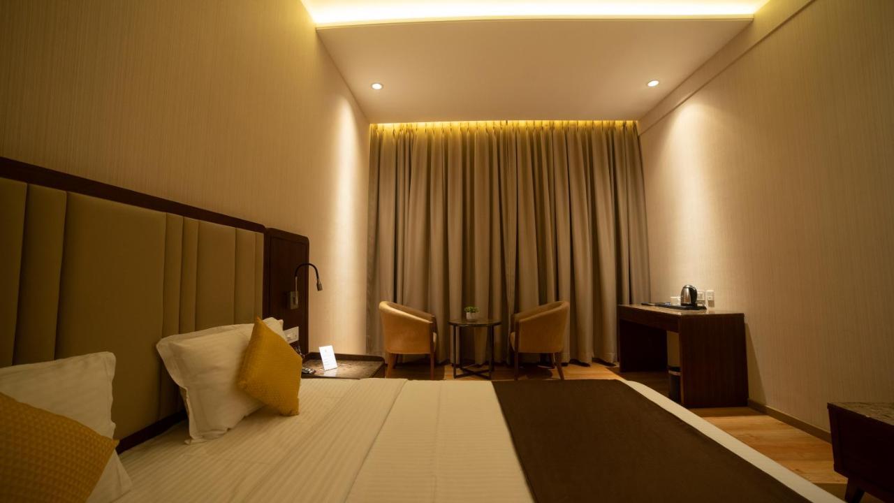 Hotel Rajhans Abhinandan Bhopal Dış mekan fotoğraf