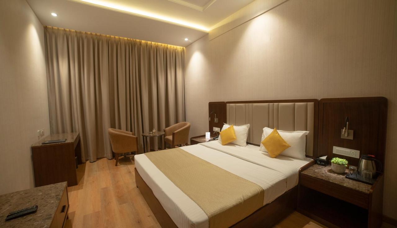 Hotel Rajhans Abhinandan Bhopal Dış mekan fotoğraf
