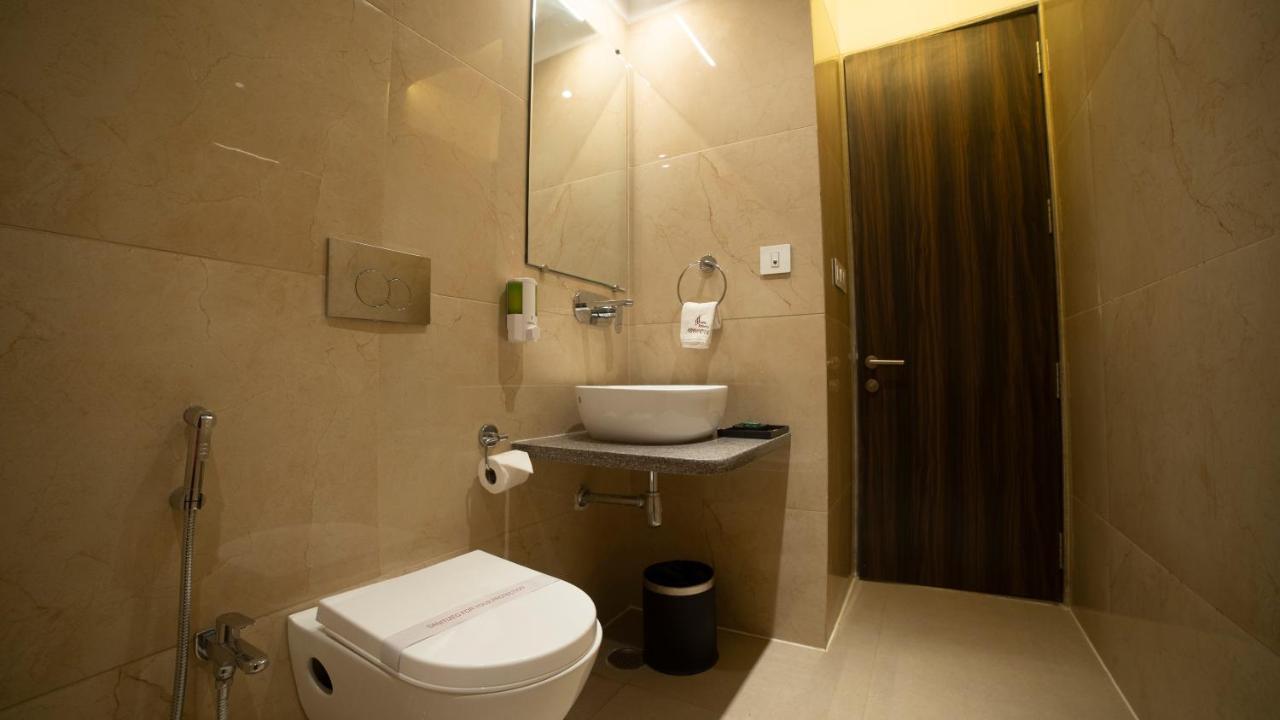 Hotel Rajhans Abhinandan Bhopal Dış mekan fotoğraf