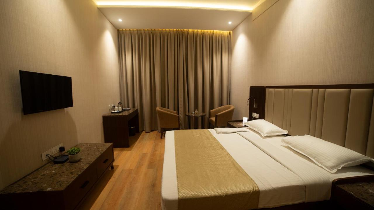 Hotel Rajhans Abhinandan Bhopal Dış mekan fotoğraf