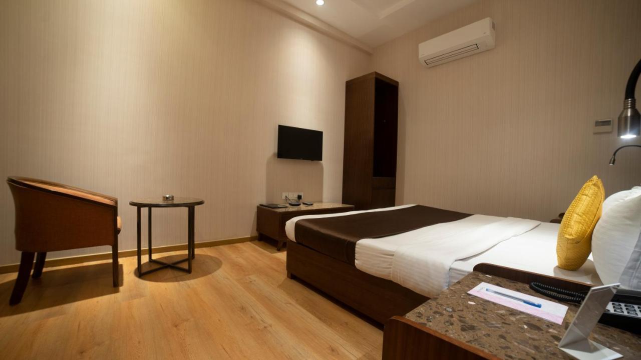 Hotel Rajhans Abhinandan Bhopal Dış mekan fotoğraf